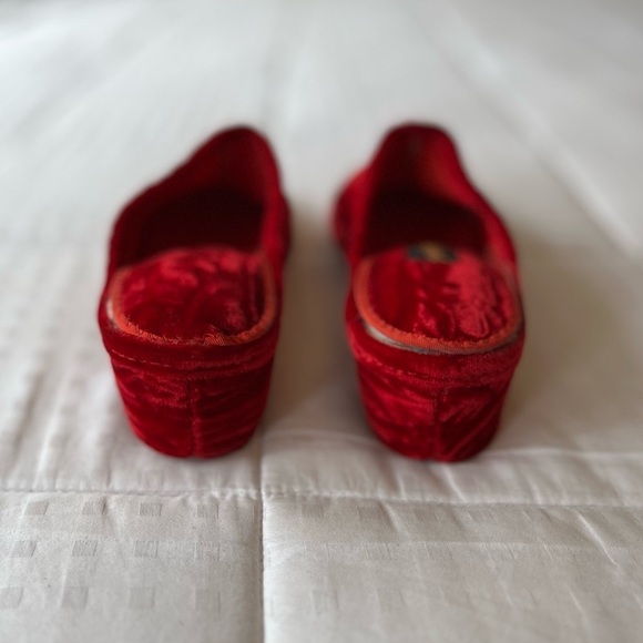 Vintage Red Velvet Velour Packard Wedge Slippers Size 5 - Picture 9 of 16